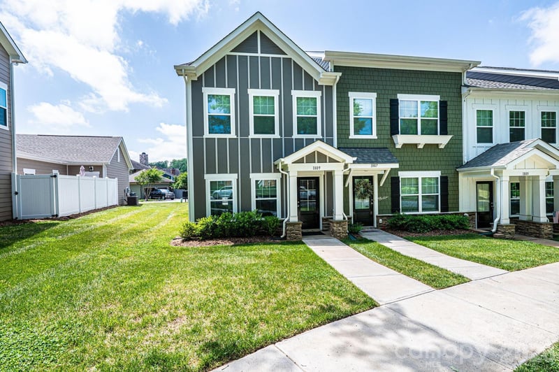 1809 Edgewater Drive NW, Conover, NC - 3 beds, 2.5 baths, 1,678 sqft - $299,000