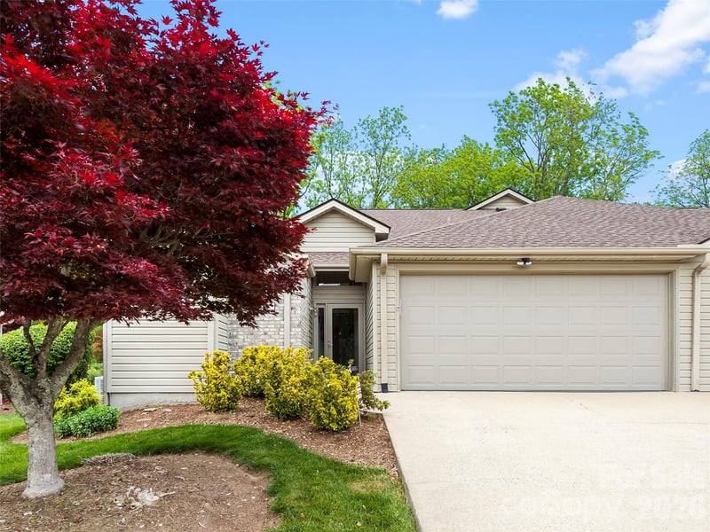 29 Tisha Lane, Hendersonville, NC - 3 beds, 3 baths, 1,644 sqft - $379,900