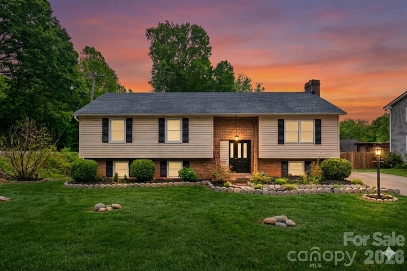 501 Old Farm Road, Statesville, NC - 3 beds, 2 baths, 1,928 sqft - $285,000