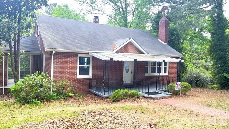 205 Sunrise Avenue, Mount Gilead, NC - 2 beds, 1.5 baths, 1,588 sqft - $235,000
