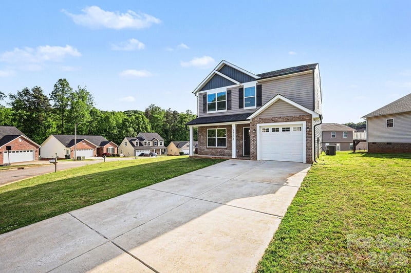 1573 Mayfair Drive, Conover, NC - 4 beds, 2.5 baths, 1,812 sqft - $364,900