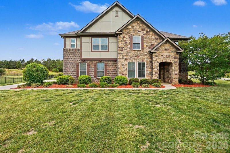 502 Alucio Court, Matthews, NC - 4 beds, 2.5 baths, 3,036 sqft - $675,000
