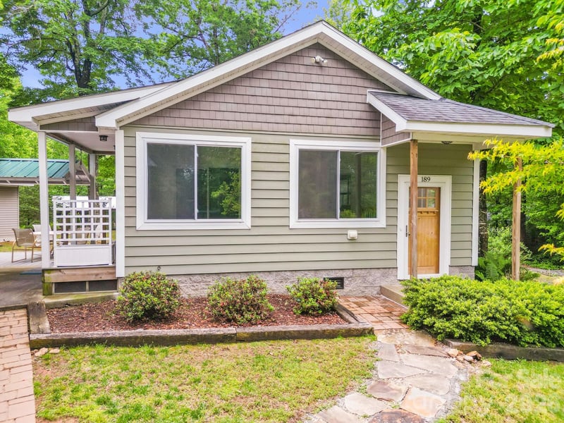 189 Friendly Circle, Saluda, NC - 2 beds, 2.5 baths, 1,464 sqft - $399,900