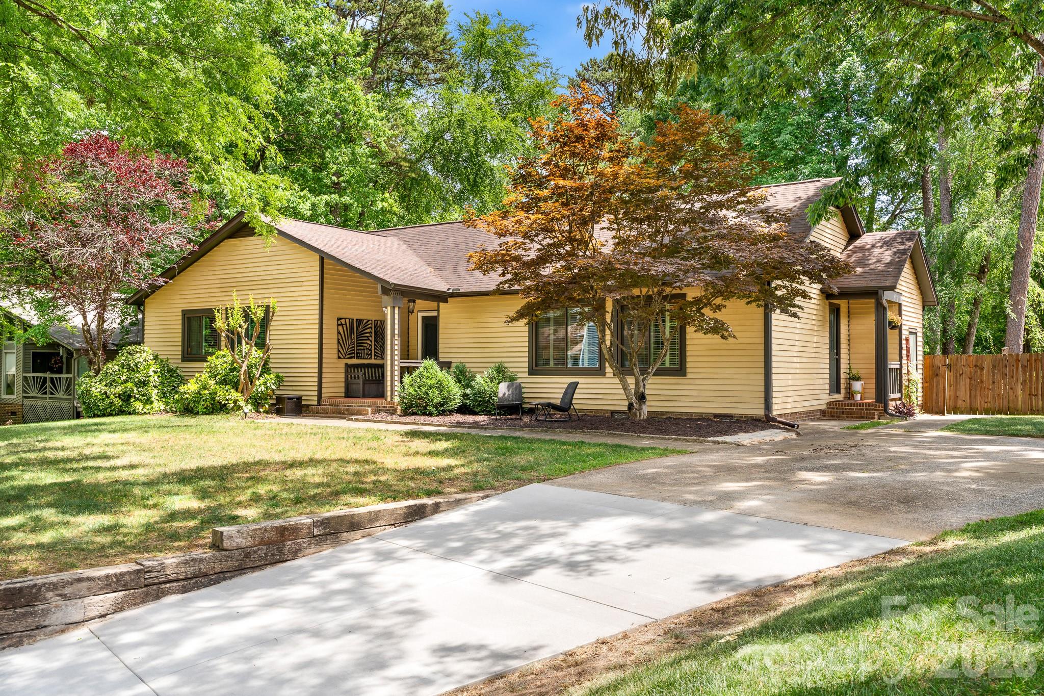 8700 Lorraine, Charlotte, NC — property listing photo 1