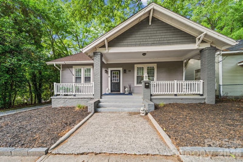 116 W 4th Avenue, Gastonia, NC - 4 beds, 3 baths, 1,976 sqft - $265,000