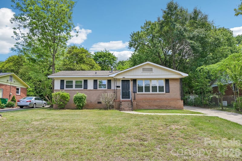 3935 Crestridge Drive, Charlotte, NC - 3 beds, 1 bath, 1,092 sqft - $285,000