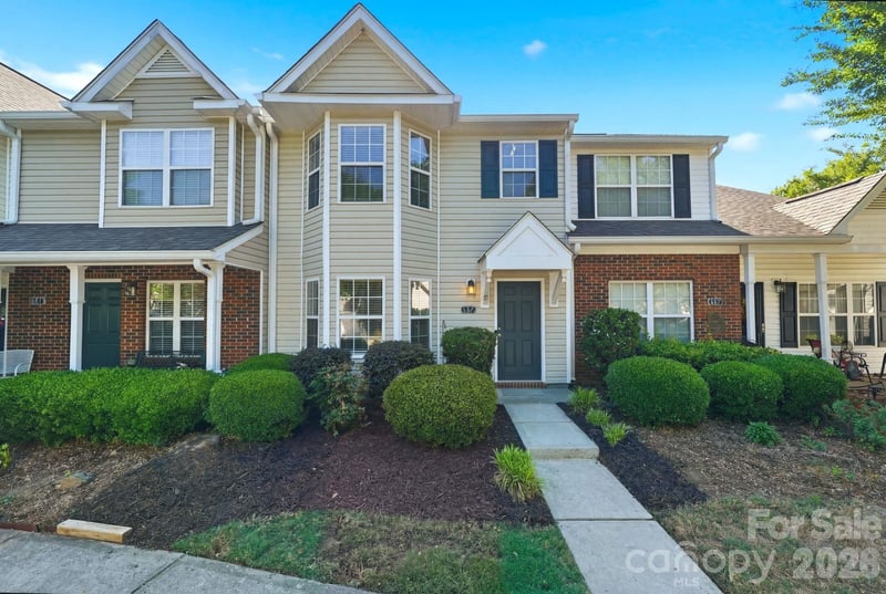 687 Rock Lake Glen, Fort Mill, SC - 2 beds, 2.5 baths, 1,358 sqft - $269,000