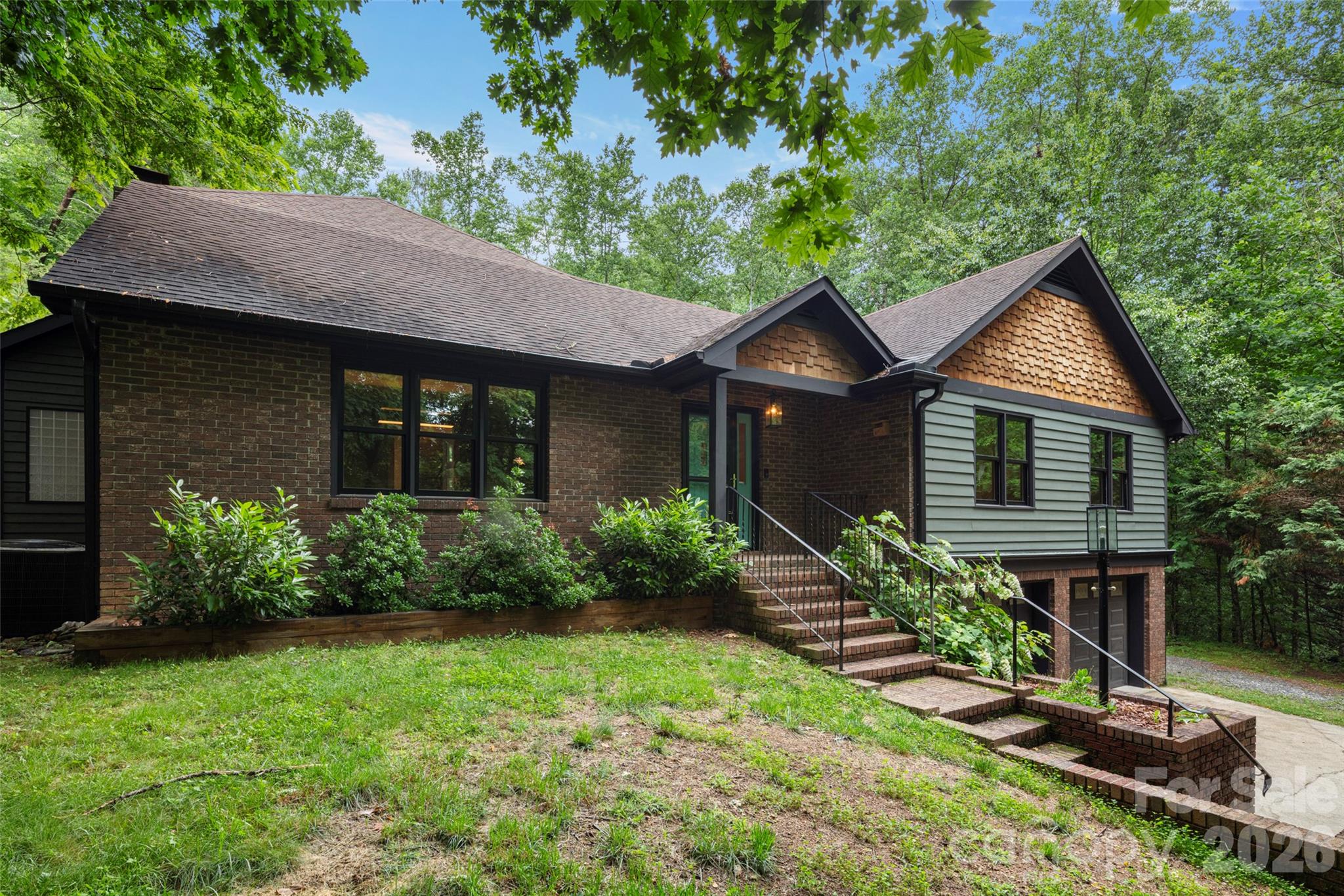 2000 Davis Mountain Road, Hendersonville, NC — property listing photo