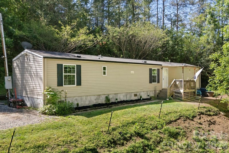 23 Lela Lane, Alexander, NC - 3 beds, 2 baths, 980 sqft - $225,000