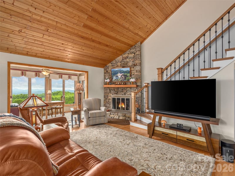 503 Fleetwood Plaza, Laurel Park, NC - 2 beds, 3 baths, 1,984 sqft - $475,000