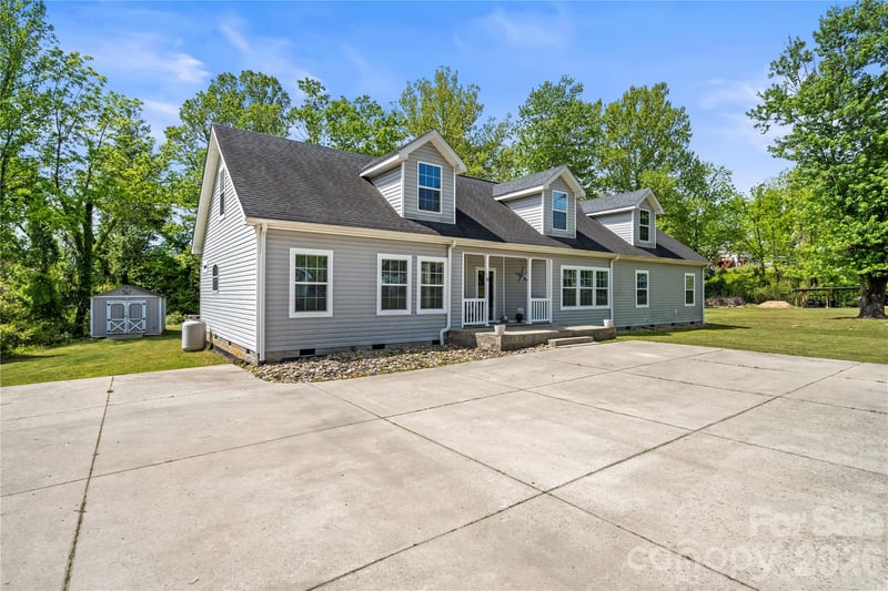 111 Robin Street, Hendersonville, NC - 3 beds, 2 baths, 2,301 sqft - $515,000