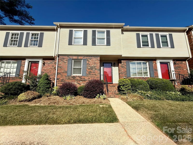 2705 North Center Street NW Apt 65, Hickory, NC - 2 beds, 2.5 baths, 1,377 sqft - $264,000