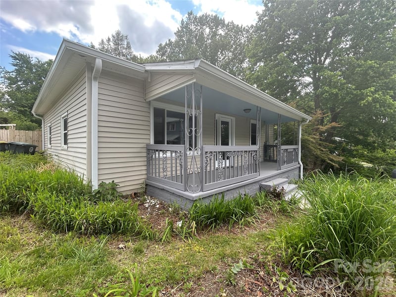 12 Penley Avenue, Asheville, NC - 2 beds, 1 bath, 1,122 sqft - $310,000