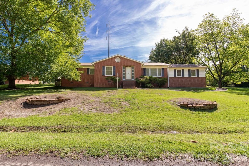 503 N Jackson Road, Lancaster, SC - 3 beds, 1.5 baths, 2,721 sqft - $240,000