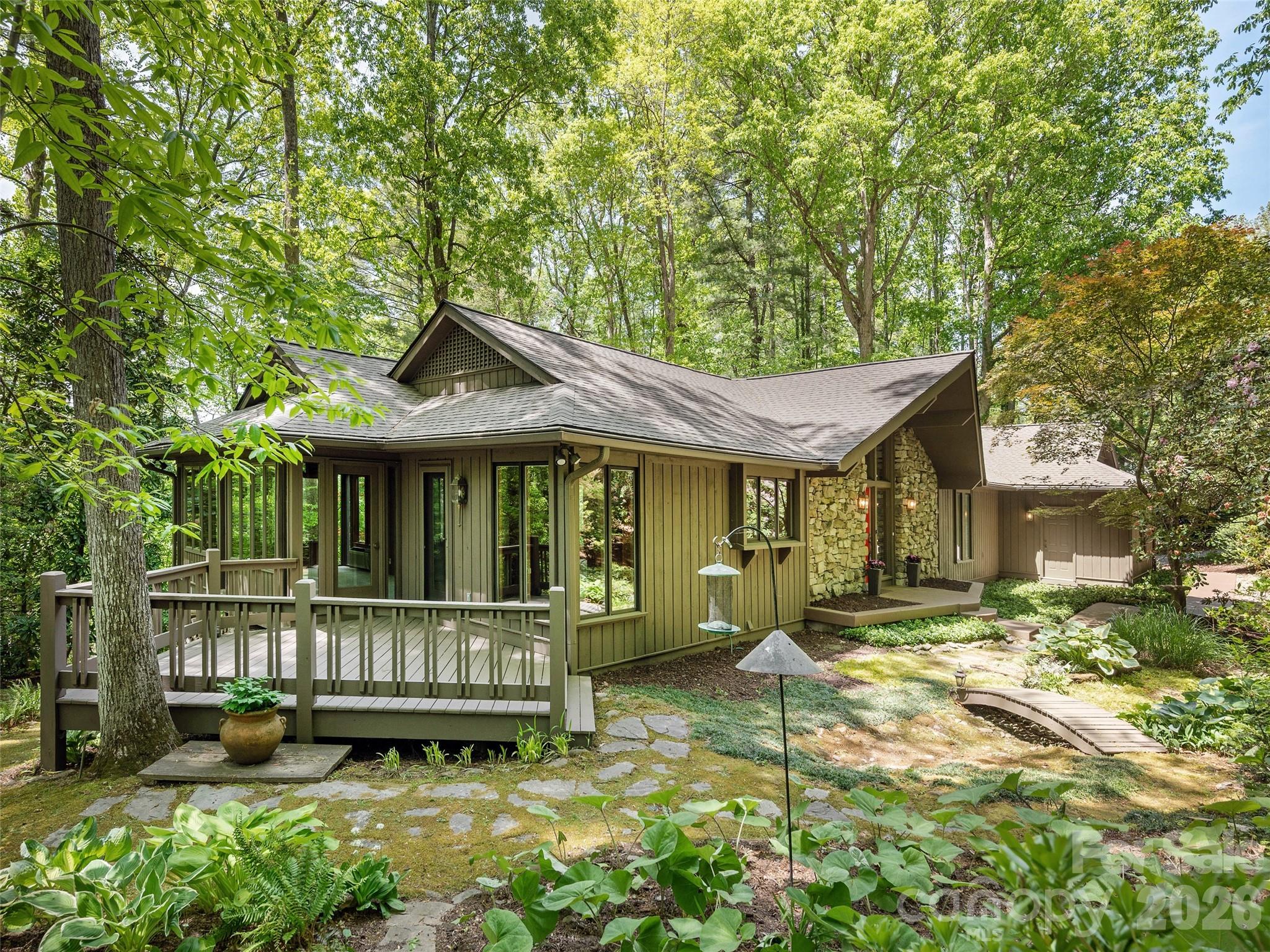 227 Estate Drive, Hendersonville, NC — property listing photo
