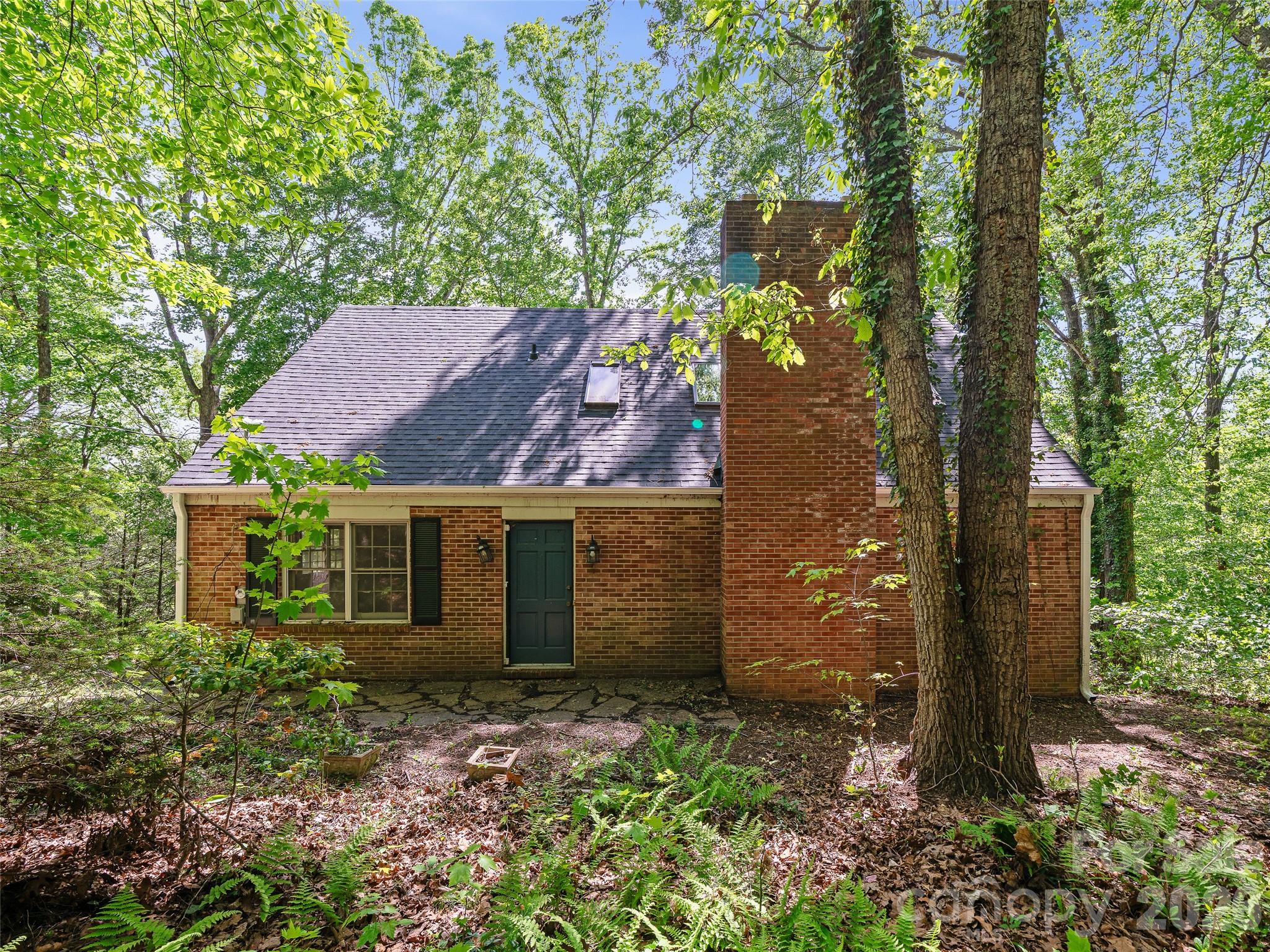 639 Hunter Street, Burnsville, NC. property listing photo