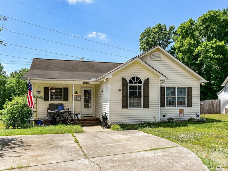 1472 Ridgewood Drive, Concord, NC - 3 beds, 2 baths, 1,335 sqft - $290,000