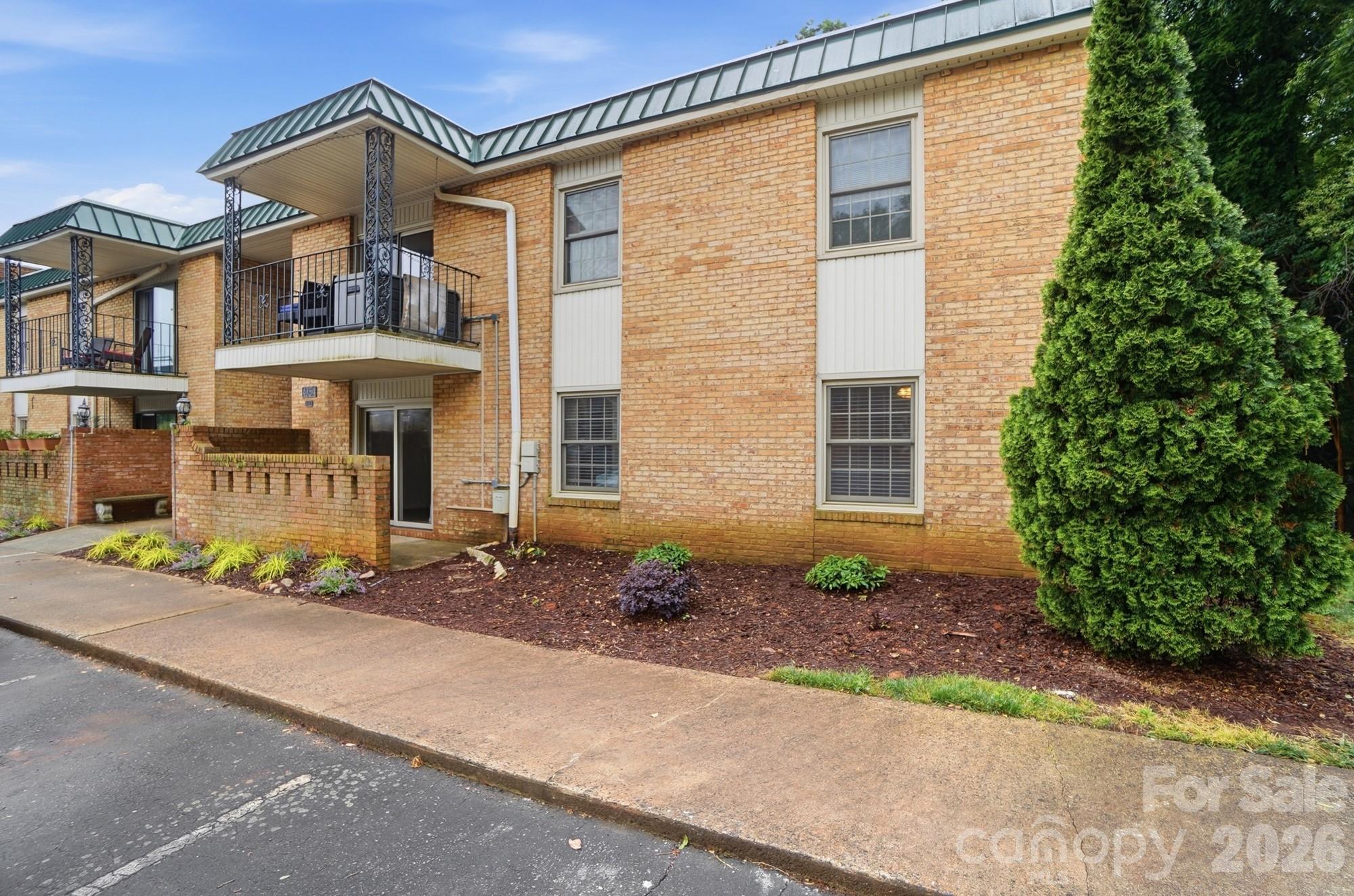 4754 Hedgemore Drive N, Charlotte, NC. property listing photo