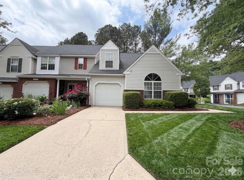 10206 University Park Lane, Charlotte, NC - 3 beds, 2 baths, 1,616 sqft - $280,000