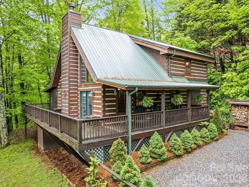 297 Hidden Cove Road, Maggie Valley, NC - 2 beds, 2 baths, 1,594 sqft - $495,000