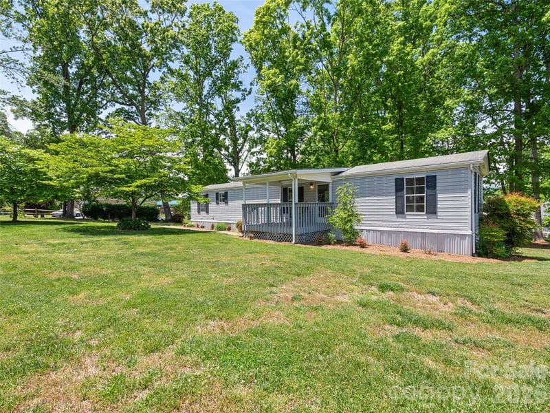 27 Presbyterian Church, Mills River, NC - 2 beds, 2 baths, 911 sqft - $220,000