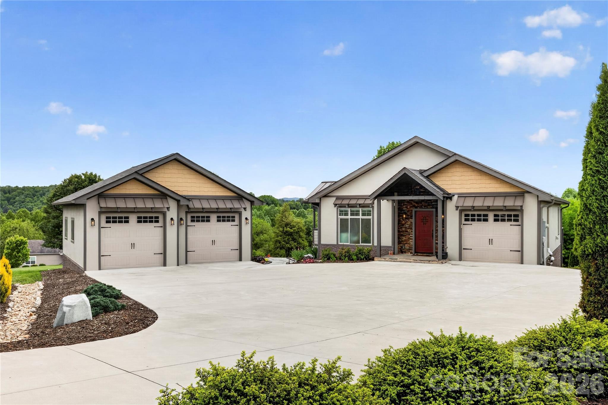 141 Round Top Circle, Mills River, NC. property listing photo