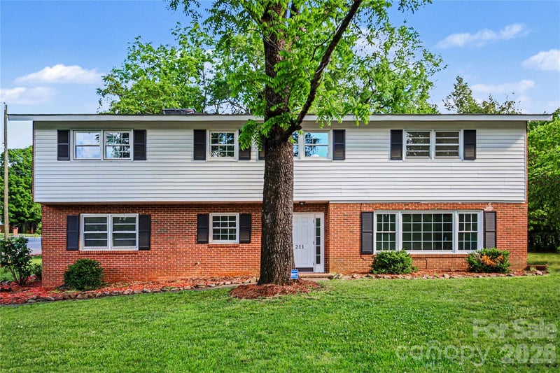 211 Windsor Drive, Shelby, NC - 4 beds, 3 baths, 2,364 sqft - $341,000
