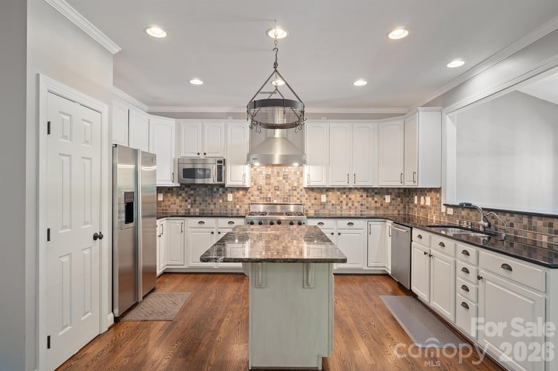 14509 Greenpoint Lane, Huntersville, NC - 4 beds, 3.5 baths, 4,090 sqft - $500,000