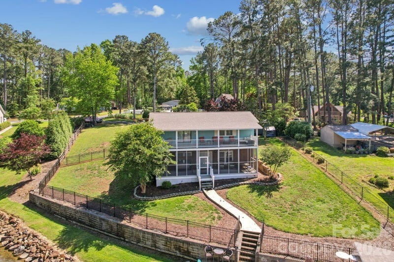49571 Blackberry, Norwood, NC - 3 beds, 2 baths, 2,766 sqft - $759,000