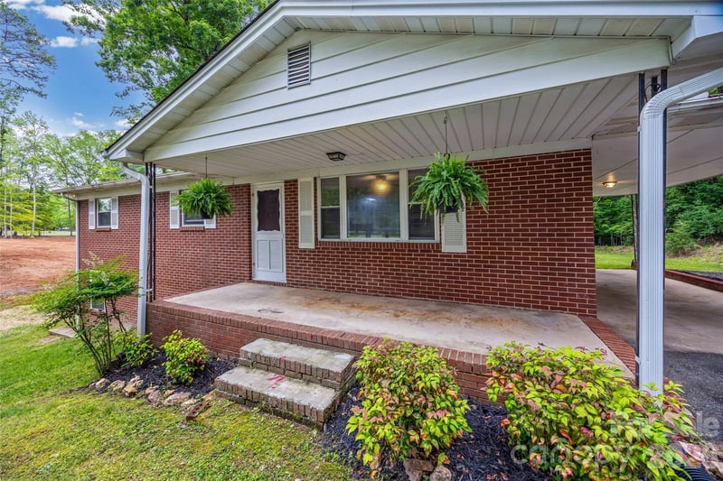 2380 Dixon Road, Belmont, NC - 3 beds, 1.5 baths, 1,247 sqft - $394,999