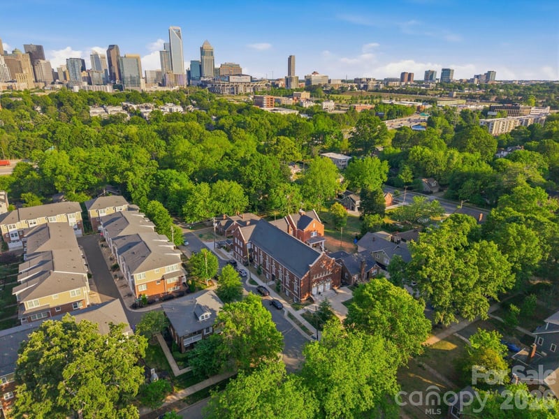 203 Grandin Road Apt 2, Charlotte, NC - 2 beds, 2.5 baths, 1,340 sqft - $489,000