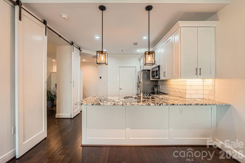 333 W Trade Street W Apt 2002, Charlotte, NC - 1 bed, 1 bath, 926 sqft - $406,990