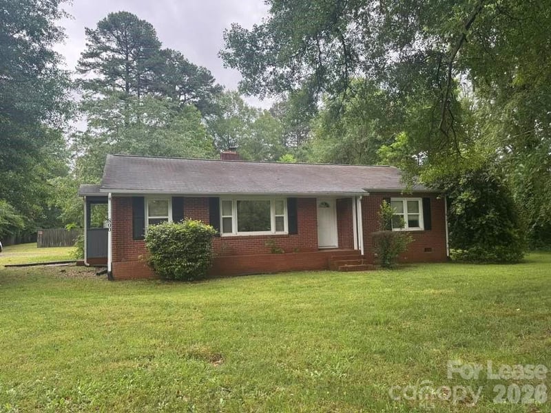 800 Mt Holly Huntersville Road, Charlotte, NC - 3 beds, 2 baths, 1,259 sqft - $1,895