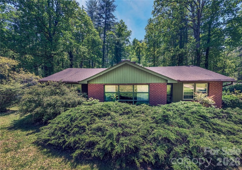 3004 Kanuga Road, Hendersonville, NC - 2 beds, 2 baths, 1,237 sqft - $334,000