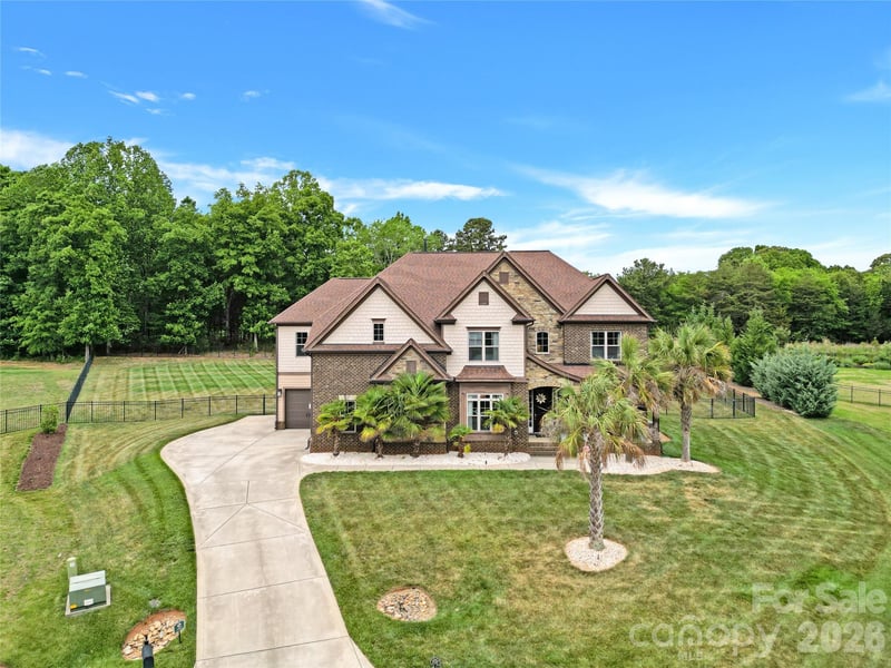 125 Leeward Shoals Lane, Mooresville, NC - 4 beds, 6 baths, 5,115 sqft - $1,524,000