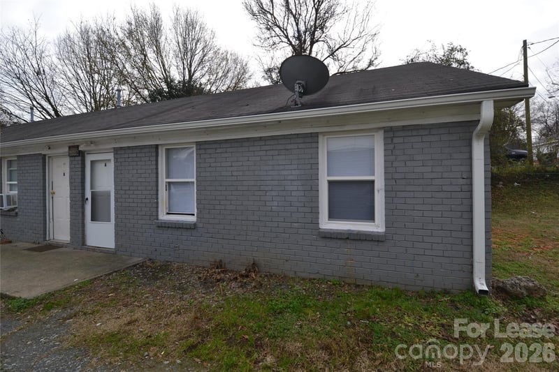 1009 Plymouth Street A, Gastonia, NC - 2 beds, 1 bath, 600 sqft - $875