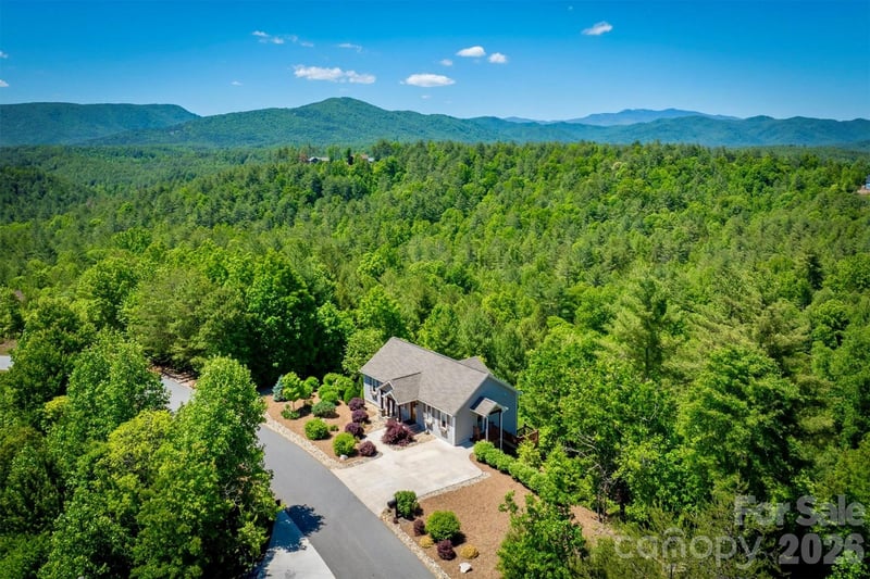 5564 Table View Lane, Lenoir, NC - 3 beds, 2.5 baths, 2,153 sqft - $649,900