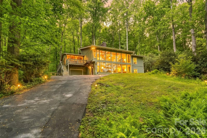7820 Greenville Highway, Brevard, NC - 3 beds, 3 baths, 3,408 sqft - $939,900