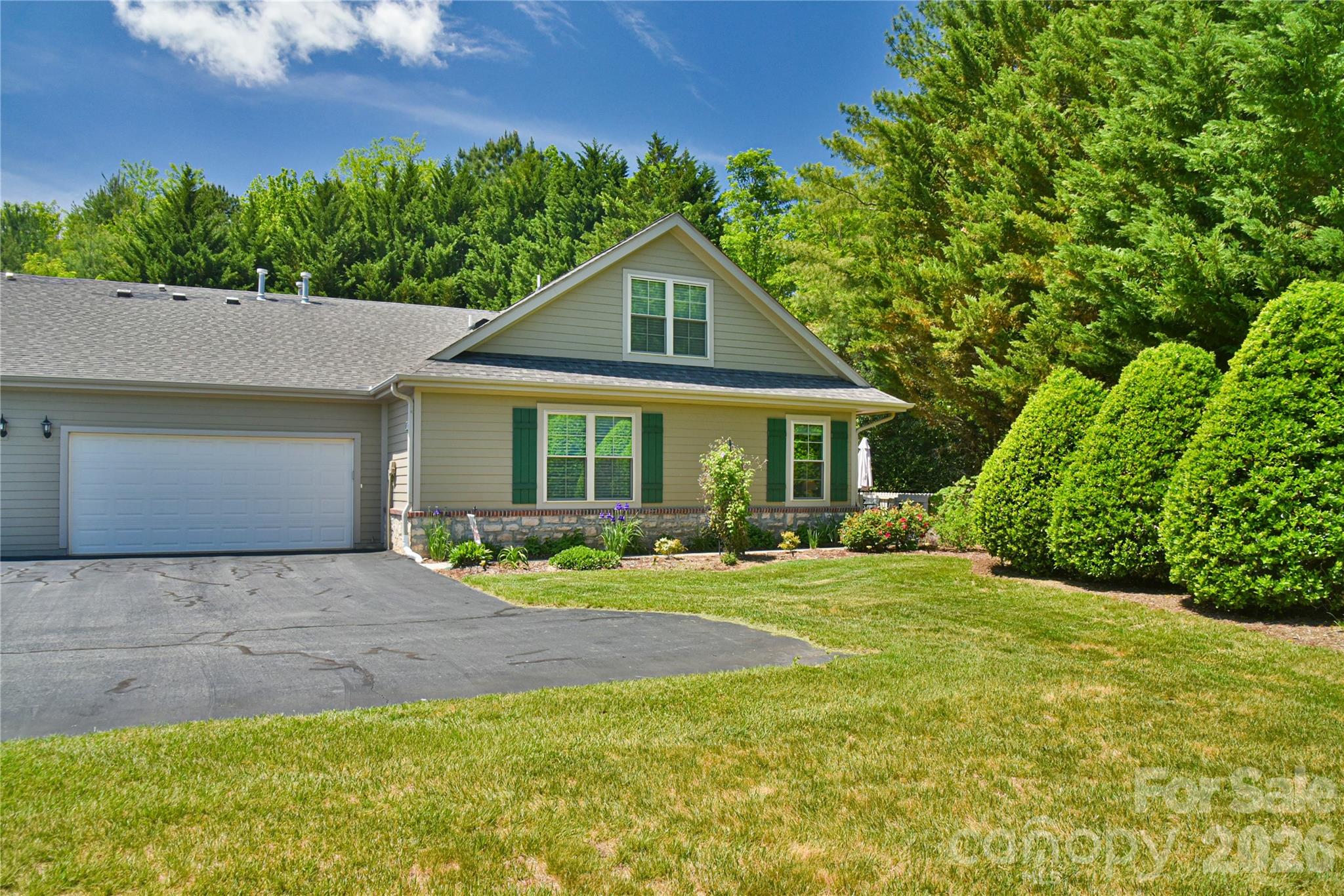 11 Outlook Circle, Swannanoa, NC. property listing photo