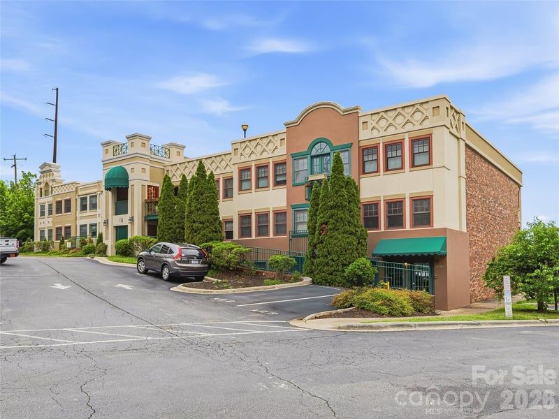 37 Hiawassee Street E103, Asheville, NC - 1 bed, 1 bath, 593 sqft - $199,900