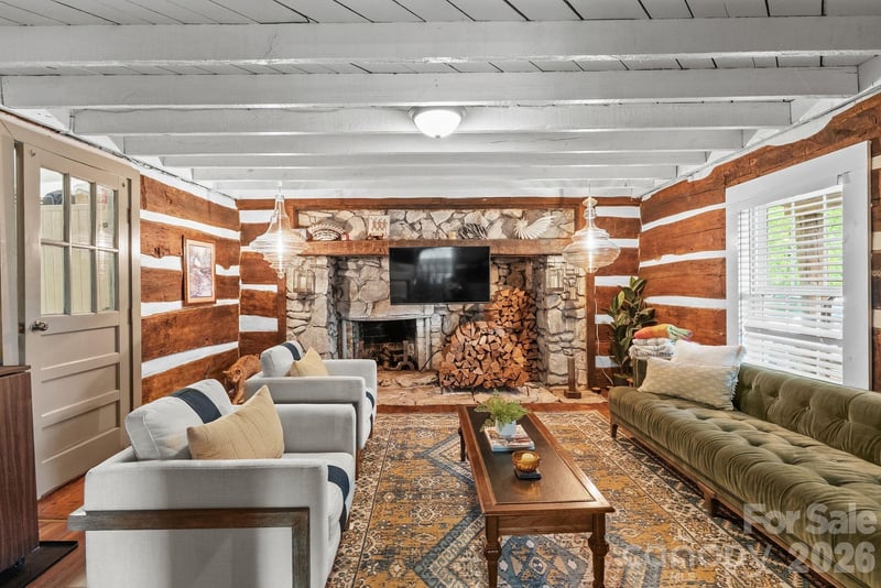 285 Glenaire Drive, Mars Hill, NC - 2 beds, 1.5 baths, 1,346 sqft - $450,000