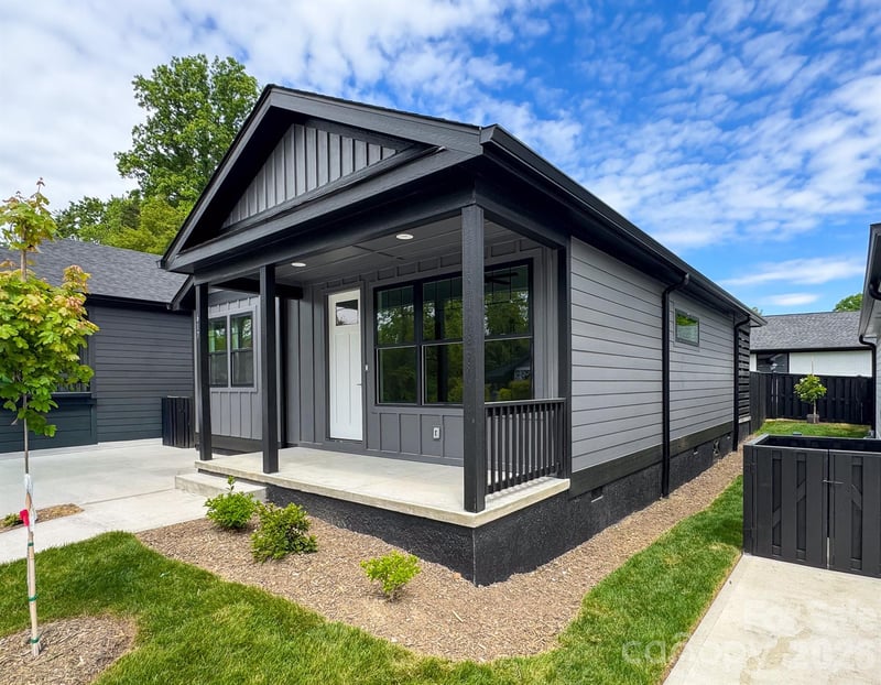 617 W Allen Street, Hendersonville, NC - 2 beds, 2 baths, 1,191 sqft - $389,000