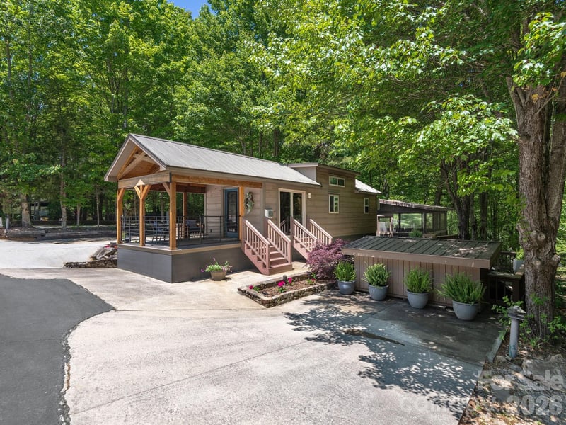 61 Boulder Drive L14-R, Lake Toxaway, NC - 1 bed, 1.5 baths, 408 sqft - $350,000