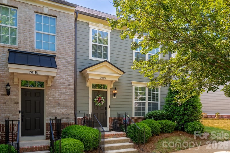 20114 Lamp Lighters Way, Cornelius, NC - 3 beds, 2.5 baths, 1,886 sqft - $465,000