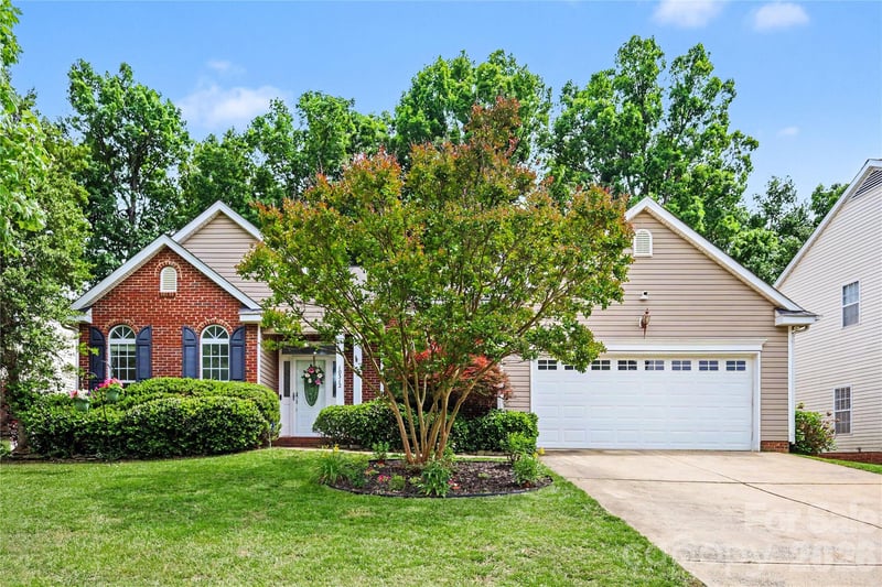 10312 Fairbourne Court, Charlotte, NC - 4 beds, 2 baths, 2,229 sqft - $445,000