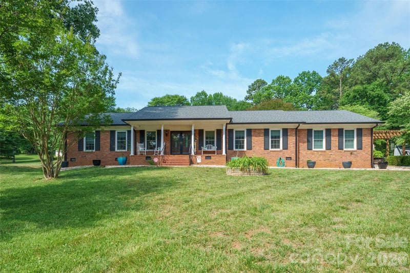 435 W Central Avenue, Mount Holly, NC - 3 beds, 2 baths, 2,276 sqft - $510,000
