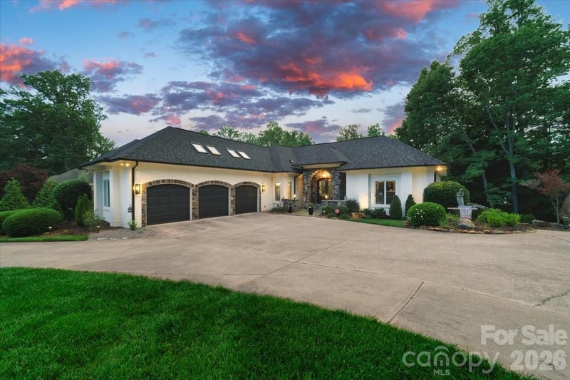 9128 Shorewood Place, Belmont, NC - 4 beds, 4.5 baths, 5,518 sqft - $1,745,000