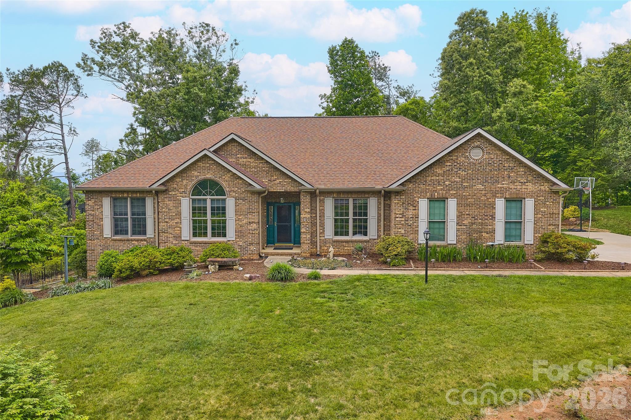 8 Ridgemont Drive, Weaverville, NC — property listing photo