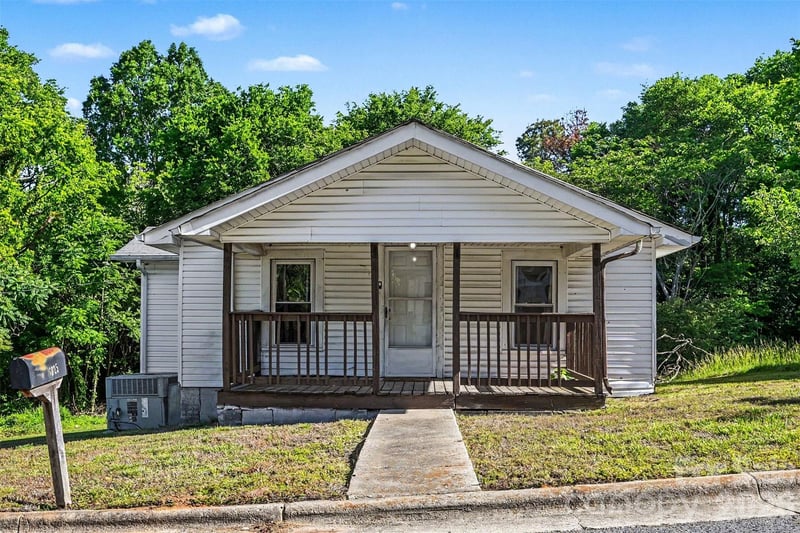 1025 Martin Luther King Jr Drive, Albemarle, NC - 2 beds, 1 bath, 750 sqft - $118,000