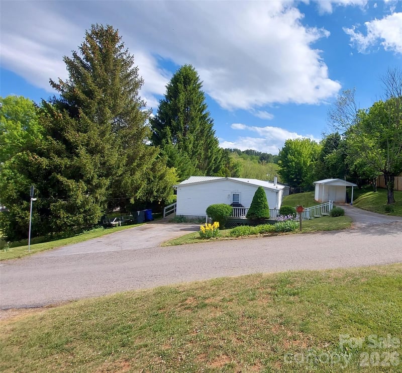 46 Larkspur Lane, Canton, NC - 3 beds, 2 baths, 1,512 sqft - $279,000